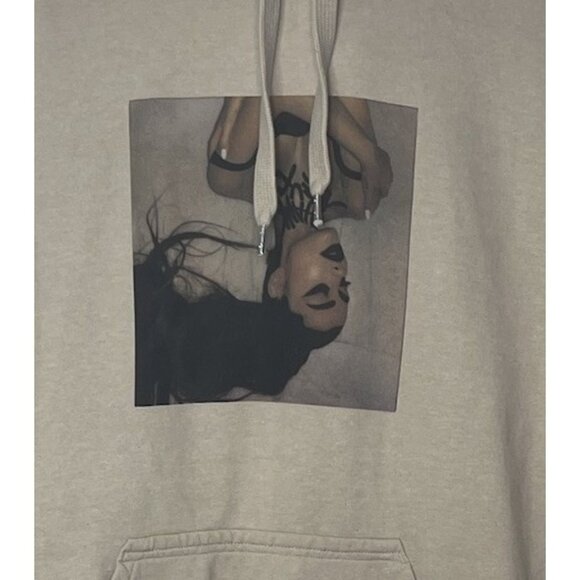 Ariana Grande 2019 Hooded Sweatshirt Sz M Grandaritour, INC. Divided - Picture 2 of 12